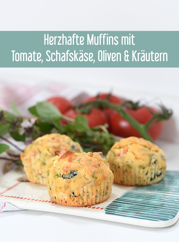 Herzhafte Muffins mit Tomate, Schafskäse, Oliven und Kräutern